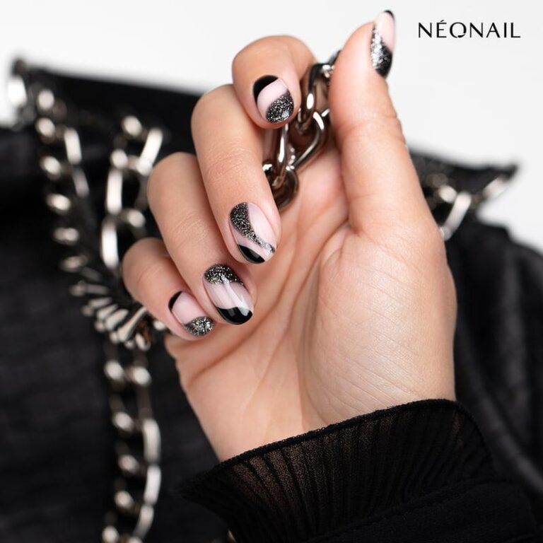 Odkryj zmysłowe tajemnice klasycznego czarnego francuskiego manicure