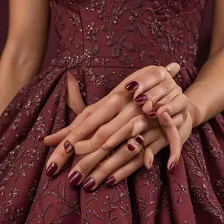 Elegancki manicure do sukienki