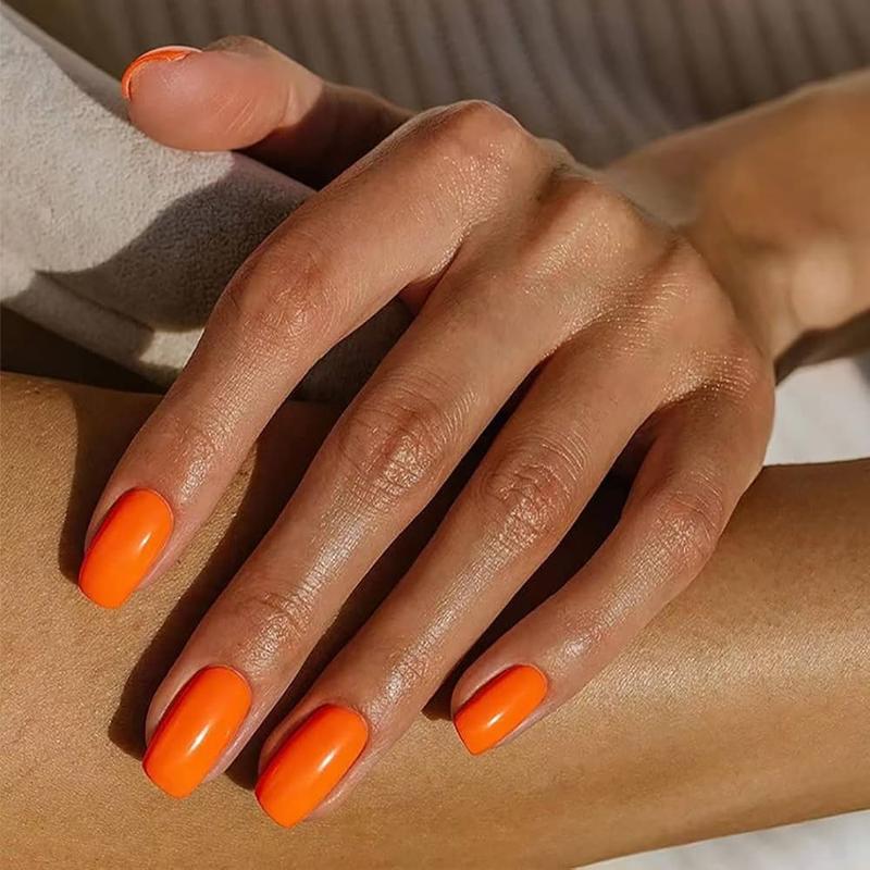 Kontrastujące zestawienia manicure