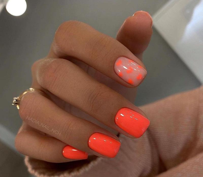 Manicure do pomarańczowej sukienki