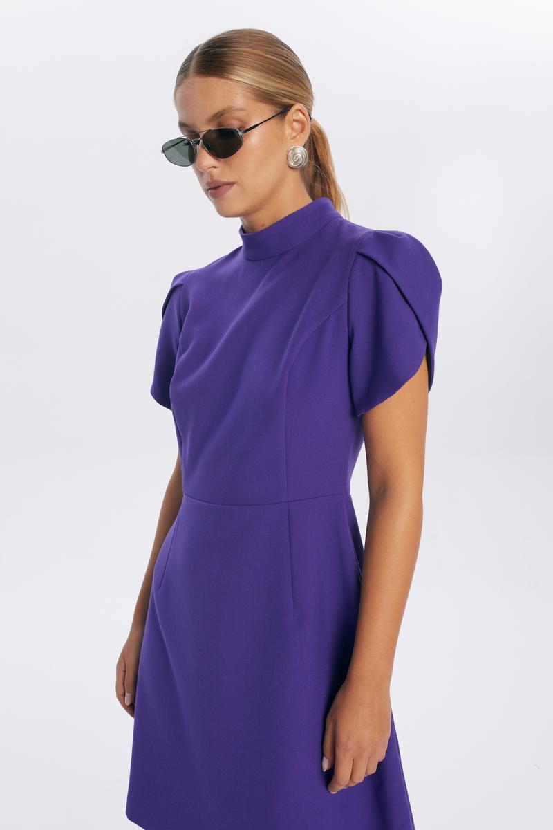 Paznokcie do fioletowej sukienki