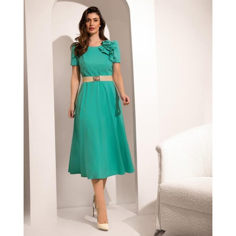 Jakie kolory paznokci idealnie dopełnią turkusową sukienkę? Najlepsze stylizacje i połączenia