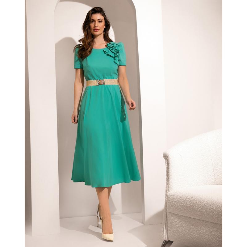 Jakie kolory paznokci idealnie dopełnią turkusową sukienkę? Najlepsze stylizacje i połączenia