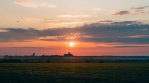 Sekretna moc godziny 2222: jak anielska liczba wpływa na życie i miłość singli oraz par