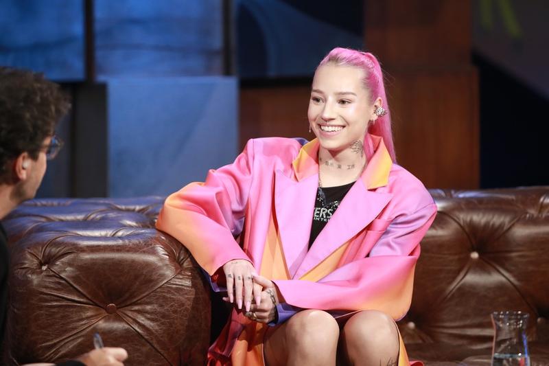 Młoda Leosia w walce z pułapką na dziaderstwo – nowy hit muzyczny czy przełomowa manifestacja?