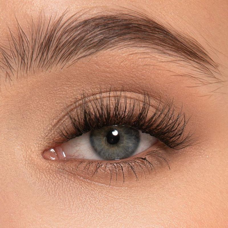 Zaburzenia hormonalne a wzrost rzęs