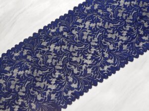 Jak efektownie przyszyć koronkę do dołu sukienki? Poradnik krok po kroku