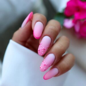 Zachwyć się romantyczną delikatnością ombre nails w odcieniach różu