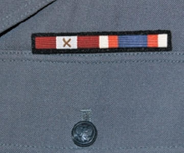 Jak przyszyć baretki do munduru