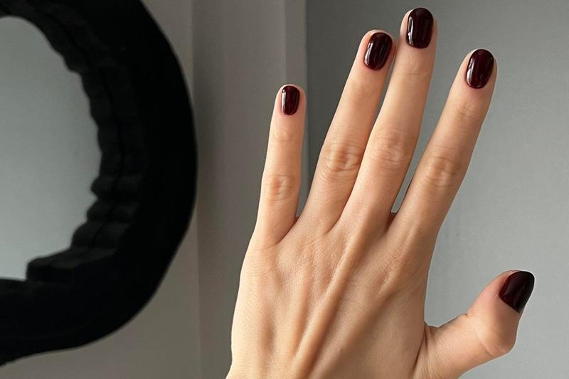 Paznokcie do beżowej sukienki